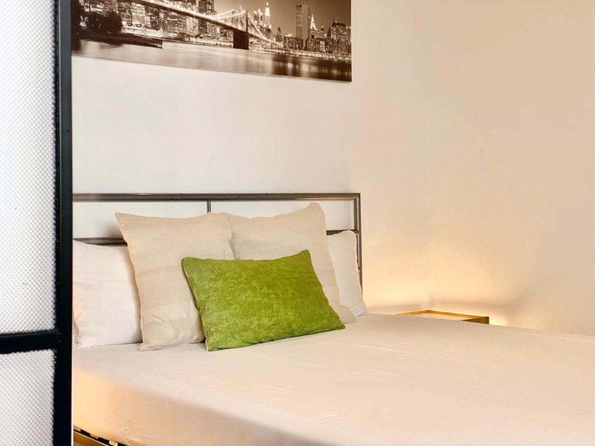 Charming Gran Via Attic Apartment Madrid Exterior photo