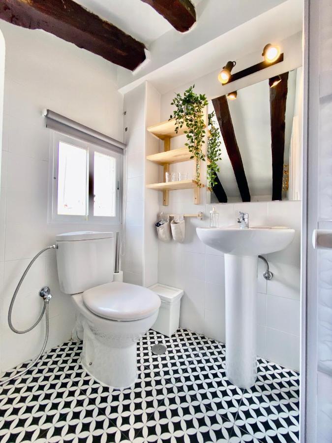 Charming Gran Via Attic Apartment Madrid Exterior photo